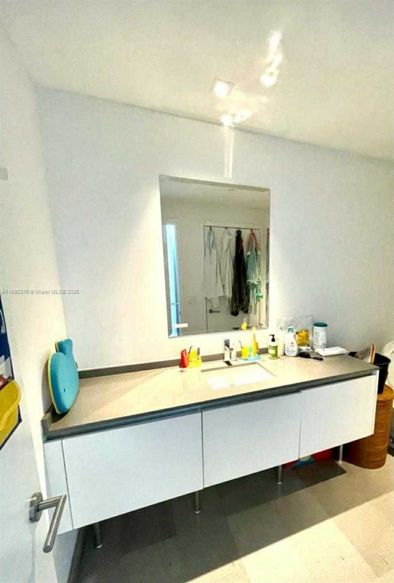 Small Image of 68 SOUTH EAST 6TH ST #2303, Miami Number 22