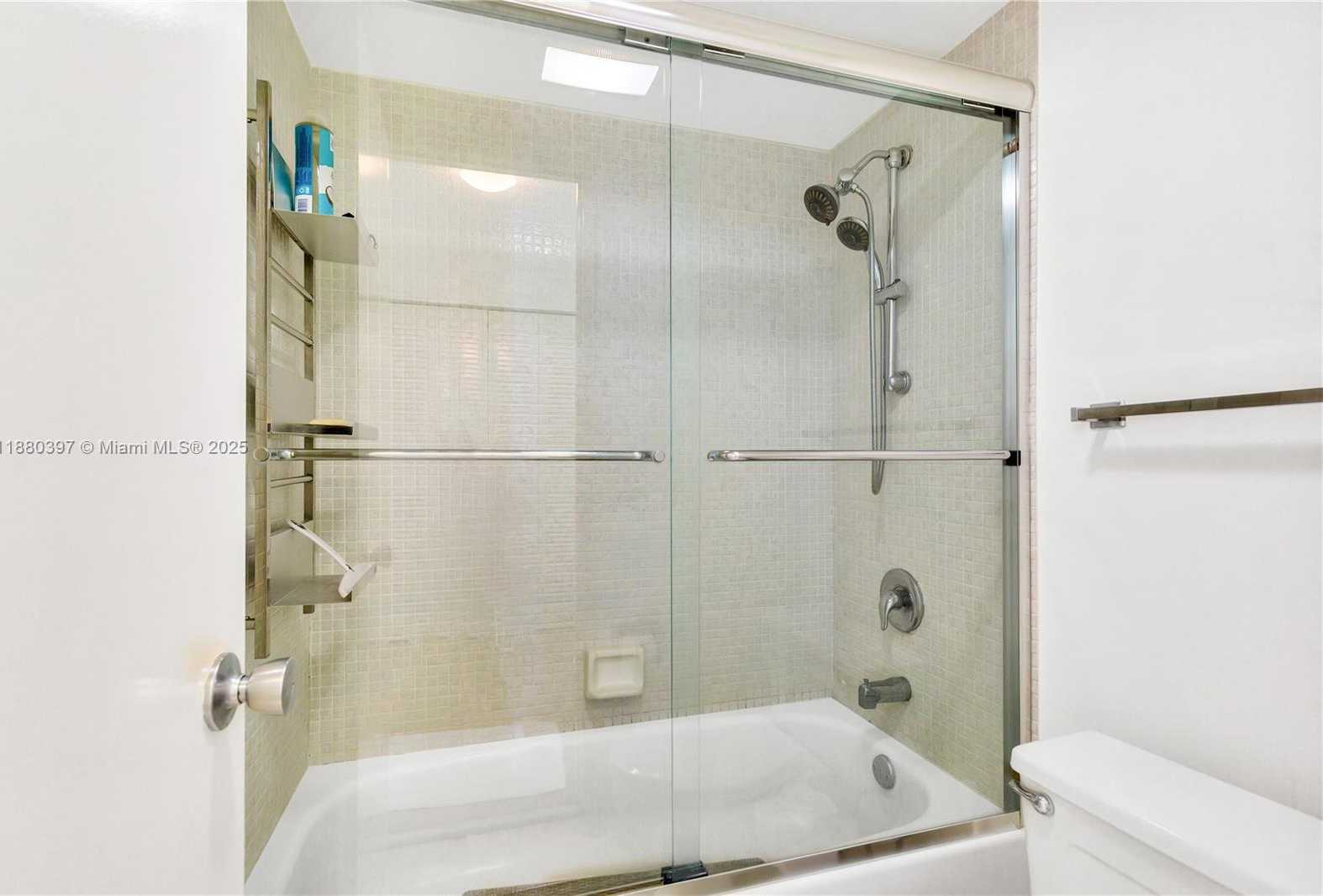 Small Image of 3701 NORTH COUNTRY CLUB DR #1604, Aventura Number 11