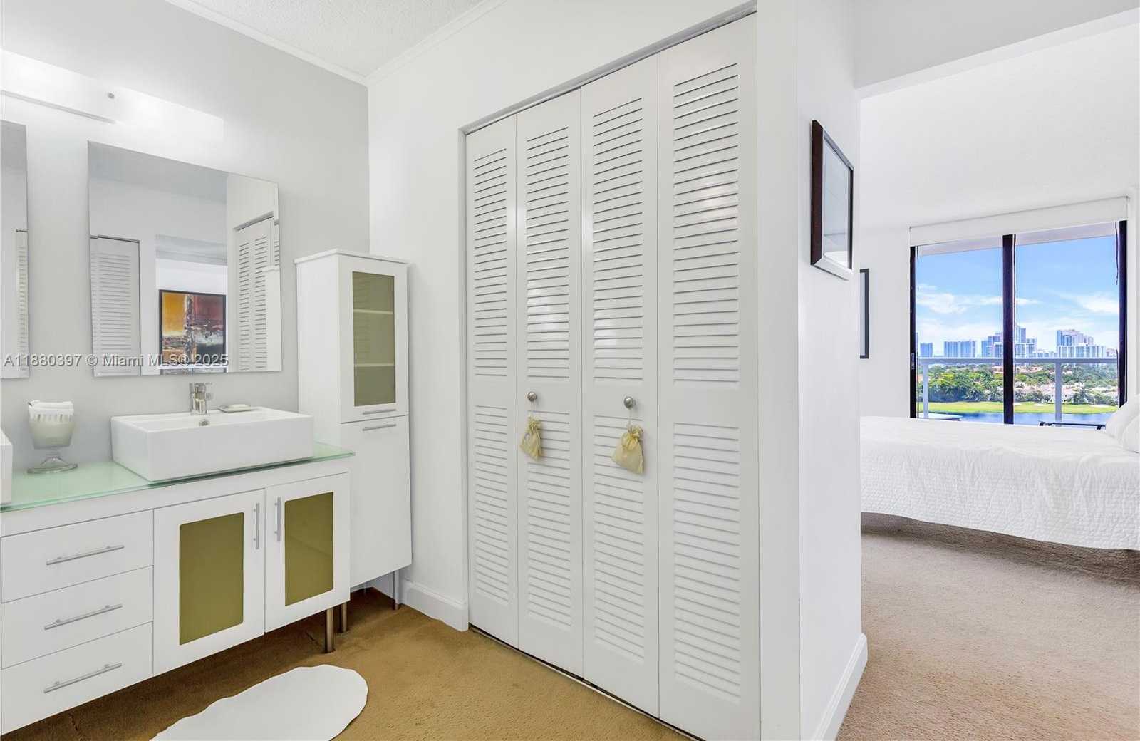Small Image of 3701 NORTH COUNTRY CLUB DR #1604, Aventura Number 12