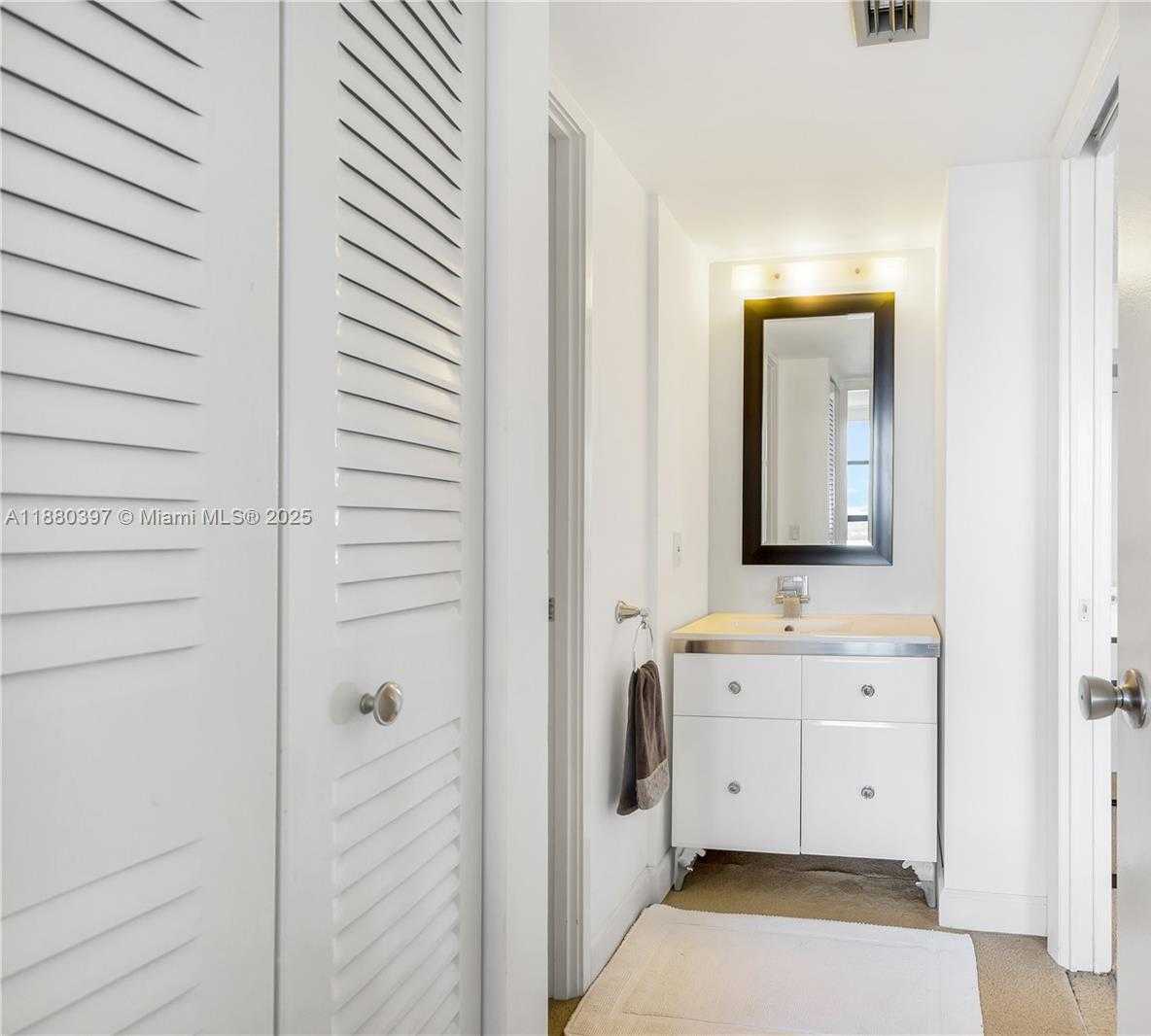Small Image of 3701 NORTH COUNTRY CLUB DR #1604, Aventura Number 16