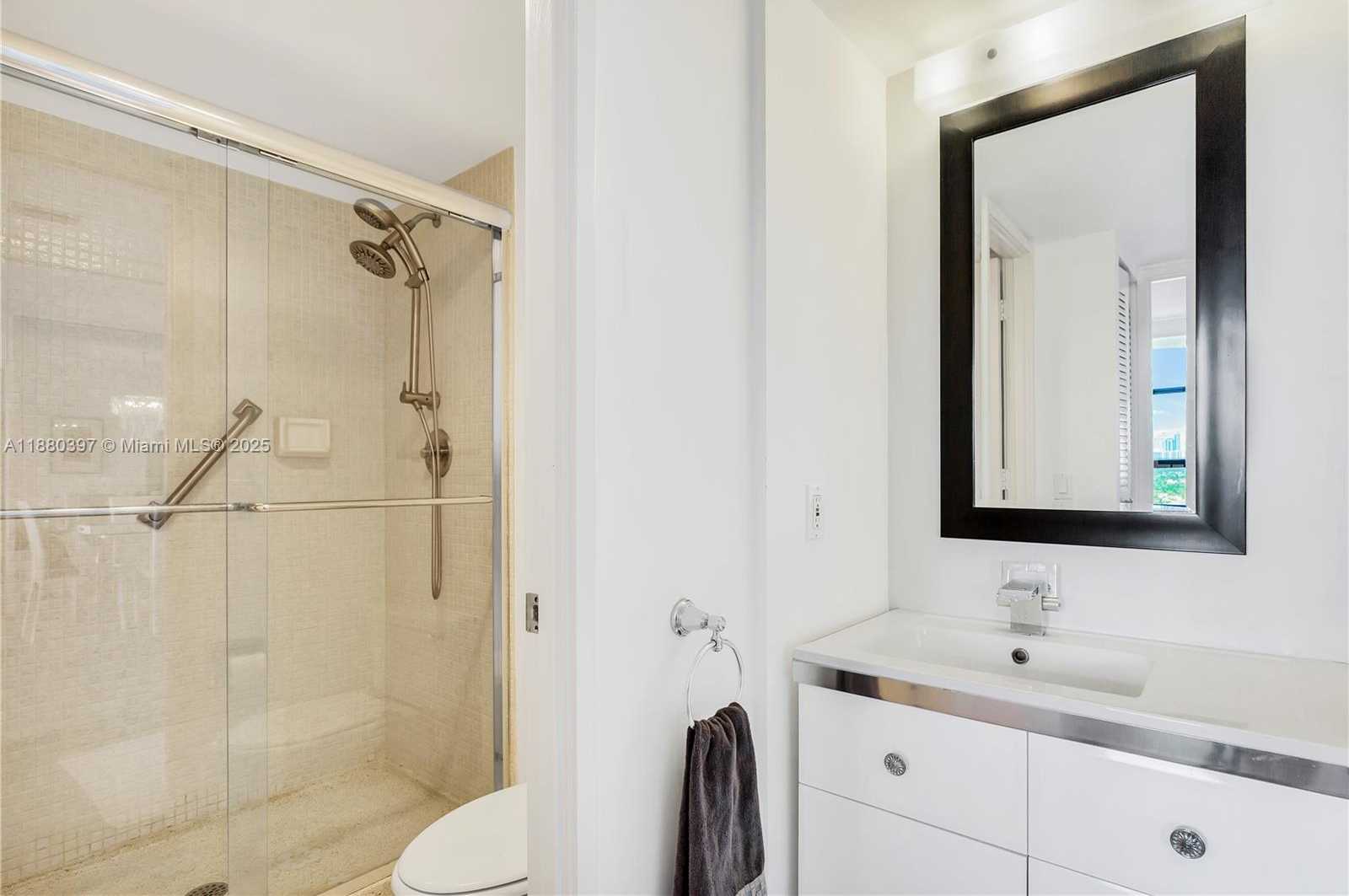 Small Image of 3701 NORTH COUNTRY CLUB DR #1604, Aventura Number 17