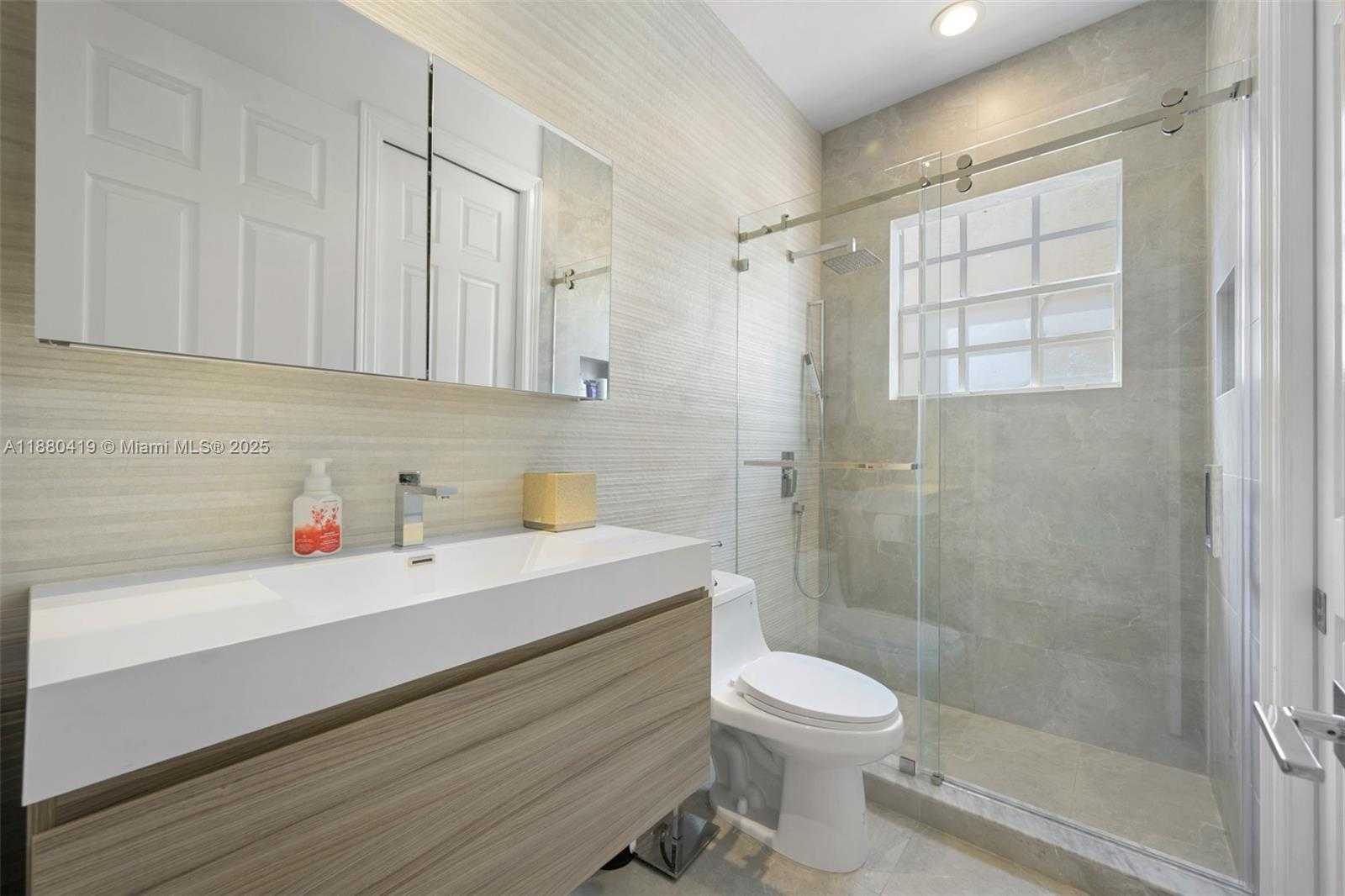 Small Image of 19460 39TH CT #19460, Sunny Isles Beach Number 12