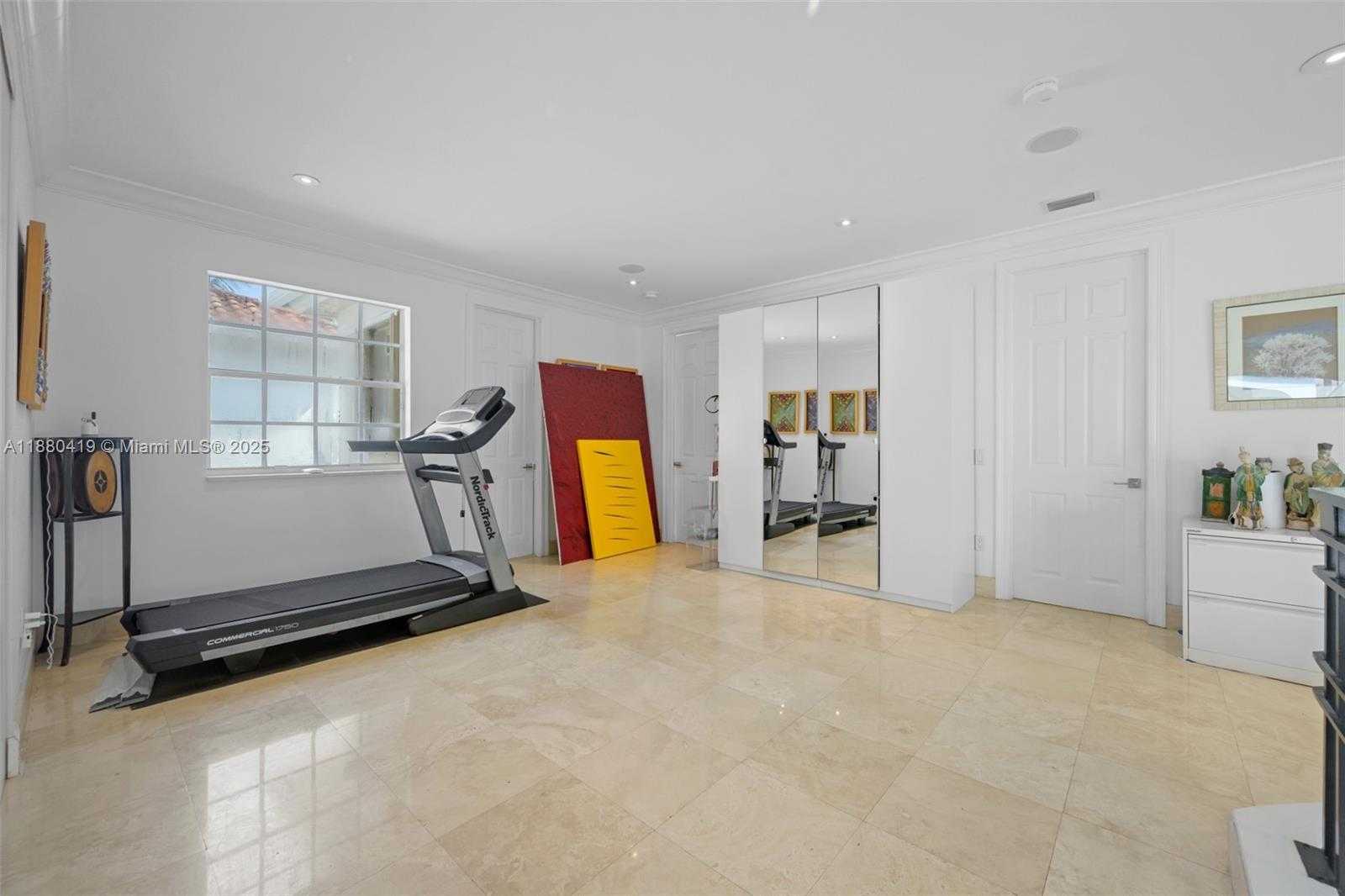 Small Image of 19460 39TH CT #19460, Sunny Isles Beach Number 16