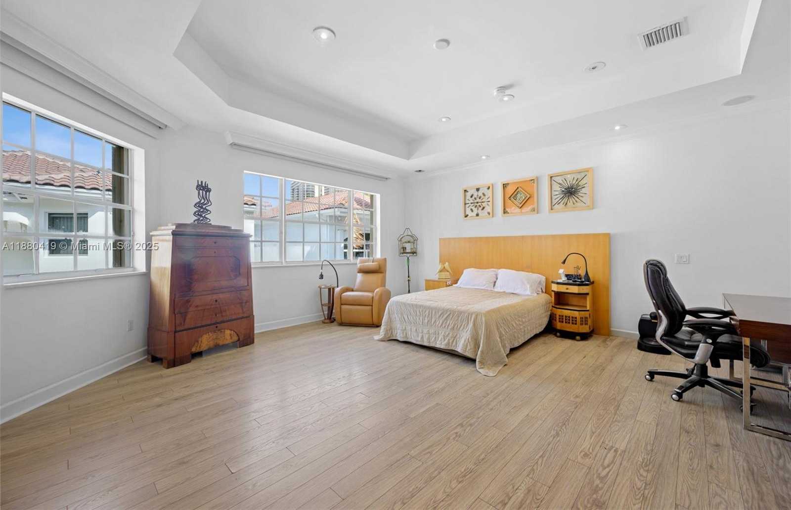 Small Image of 19460 39TH CT #19460, Sunny Isles Beach Number 21