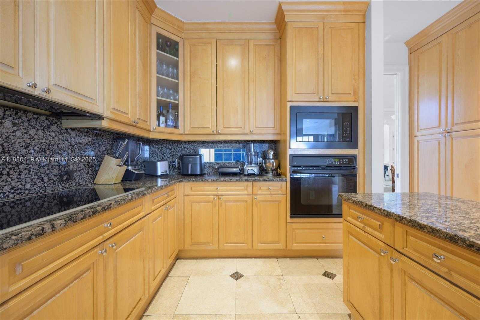 Small Image of 19460 39TH CT #19460, Sunny Isles Beach Number 9
