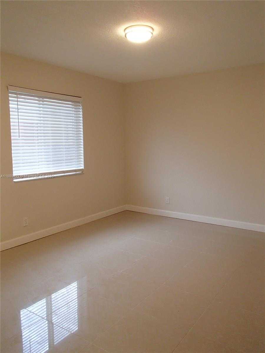 Small Image of Hollywood Number 12