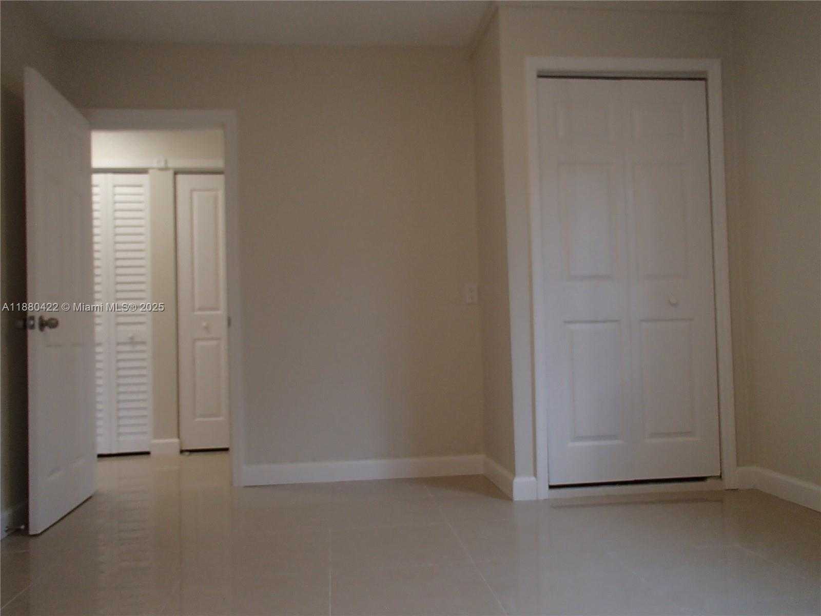 Small Image of Hollywood Number 13