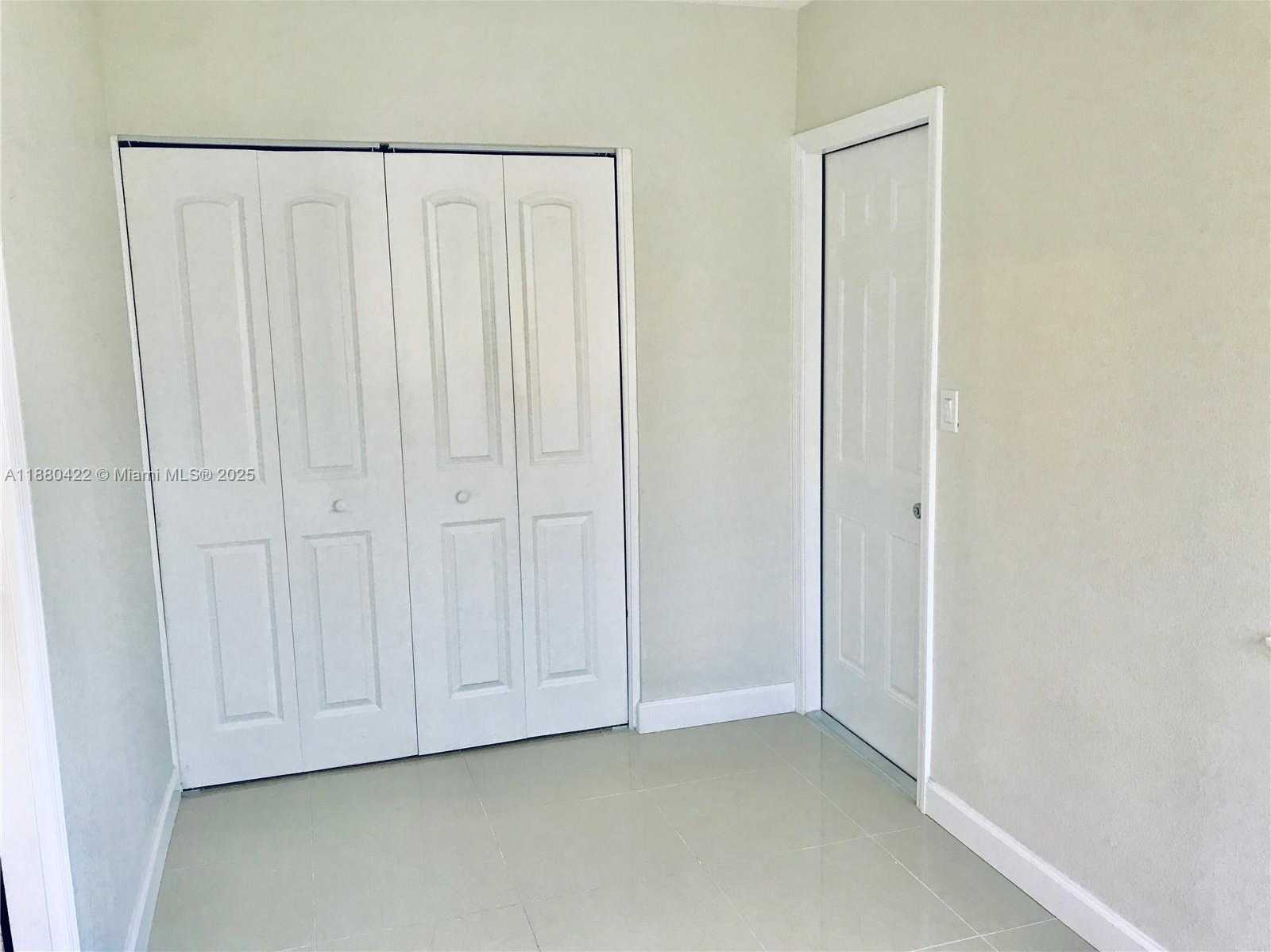 Small Image of Hollywood Number 7