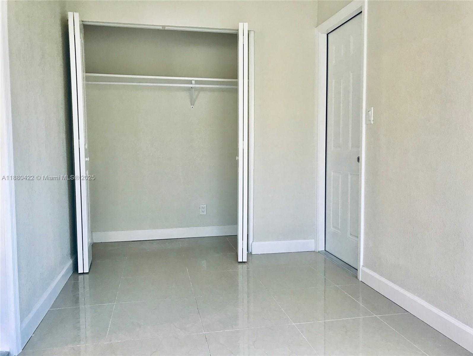Small Image of Hollywood Number 8