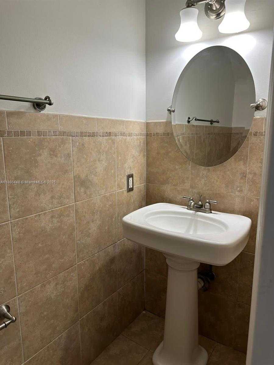 Small Image of 10812 51 ST LN, Doral Number 3