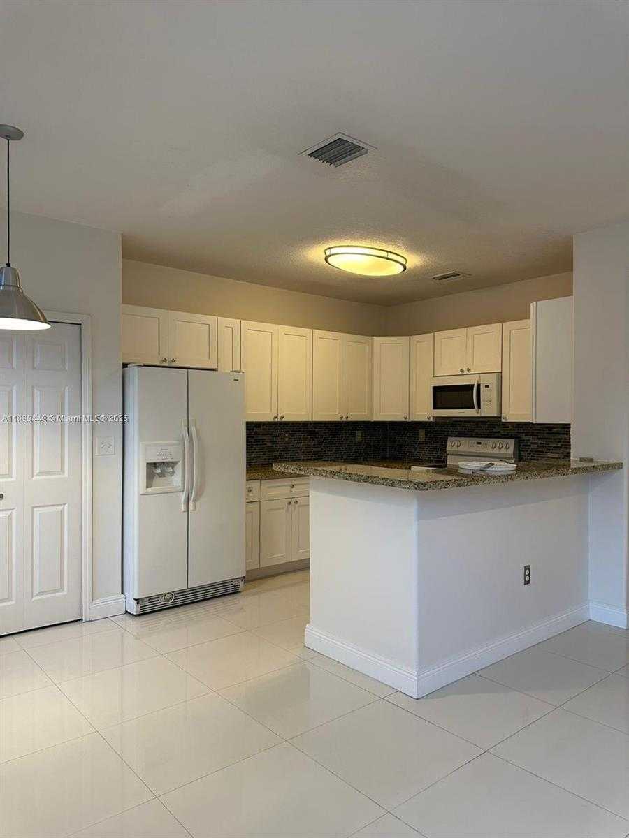 Small Image of 10812 51 ST LN, Doral Number 4