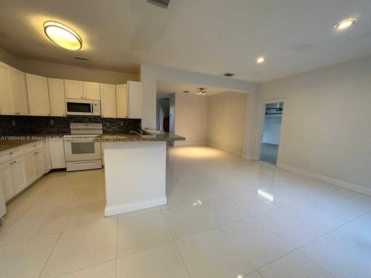 Small Image of 10812 51 ST LN, Doral Number 6