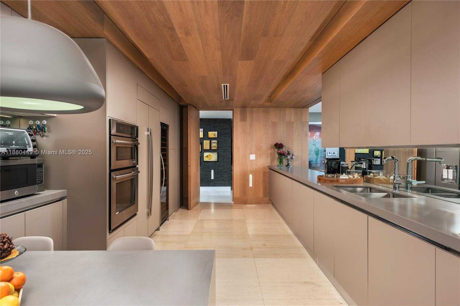 Small Image of 2514 FISHER ISLAND DR #6104, Miami Beach Number 15
