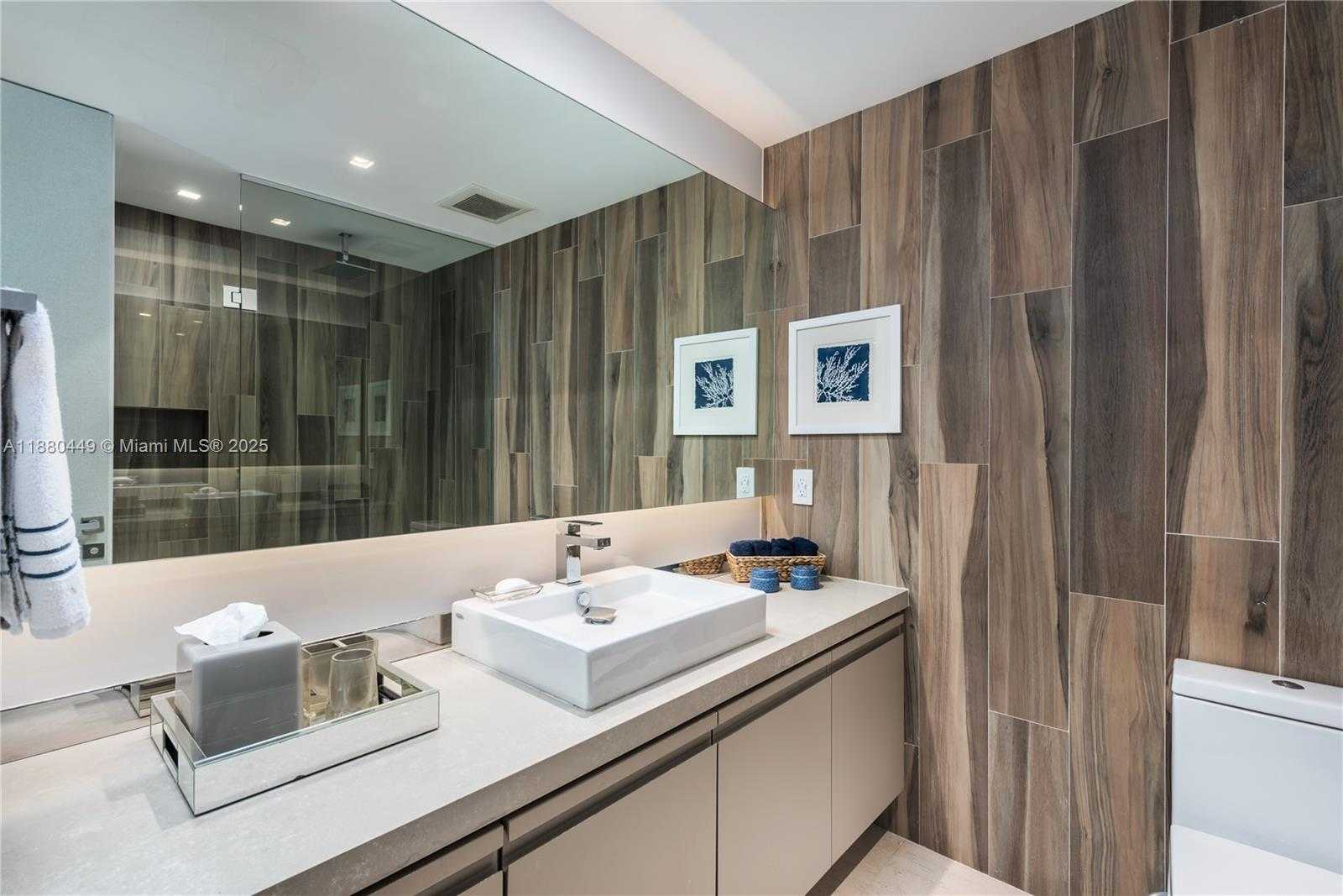 Small Image of 2514 FISHER ISLAND DR #6104, Miami Beach Number 25