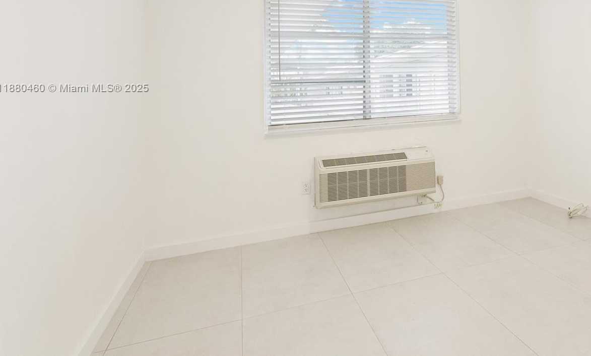 Small Image of 6930 RUE VERSAILLES #24, Miami Beach Number 10