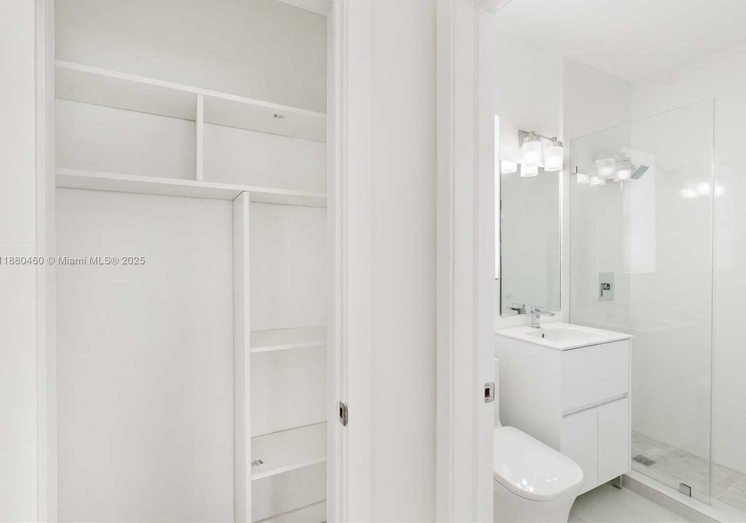 Small Image of 6930 RUE VERSAILLES #24, Miami Beach Number 11