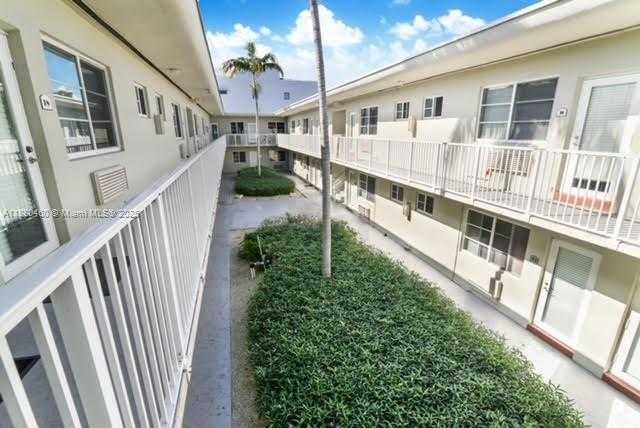 Small Image of 6930 RUE VERSAILLES #24, Miami Beach Number 14