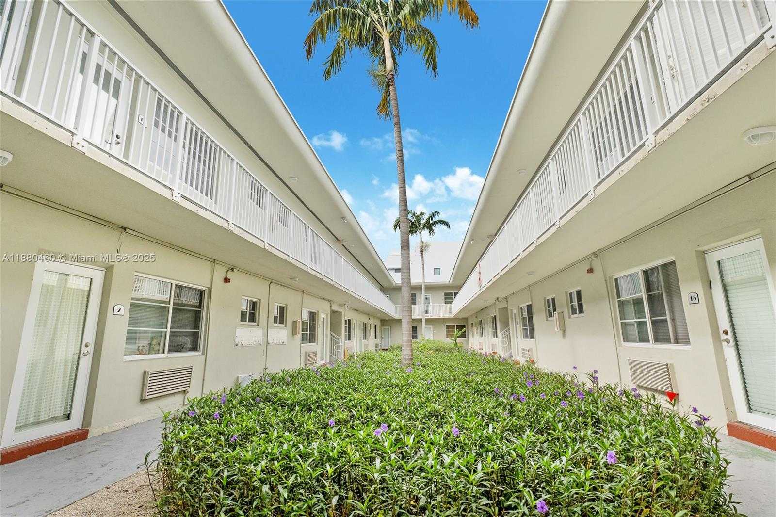 Small Image of 6930 RUE VERSAILLES #24, Miami Beach Number 15