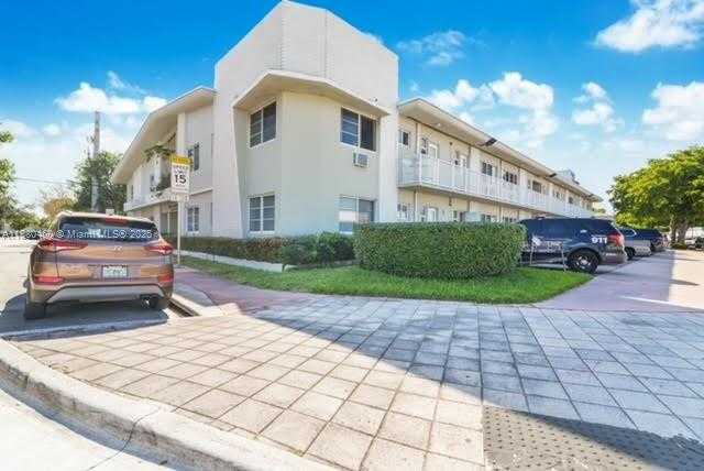 Small Image of 6930 RUE VERSAILLES #24, Miami Beach Number 16