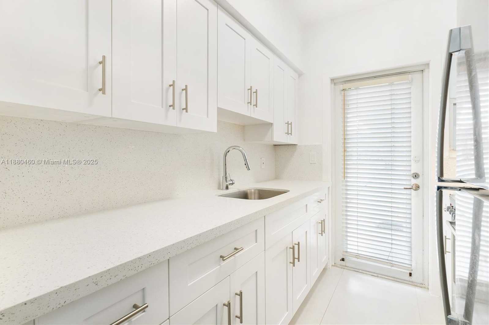 Small Image of 6930 RUE VERSAILLES #24, Miami Beach Number 5