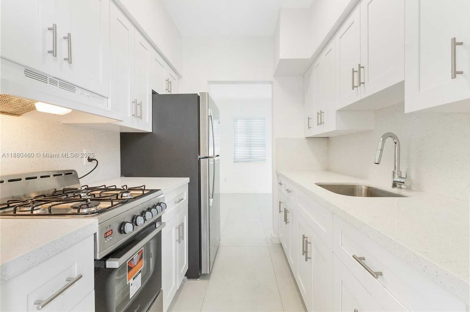 Small Image of 6930 RUE VERSAILLES #24, Miami Beach Number 6