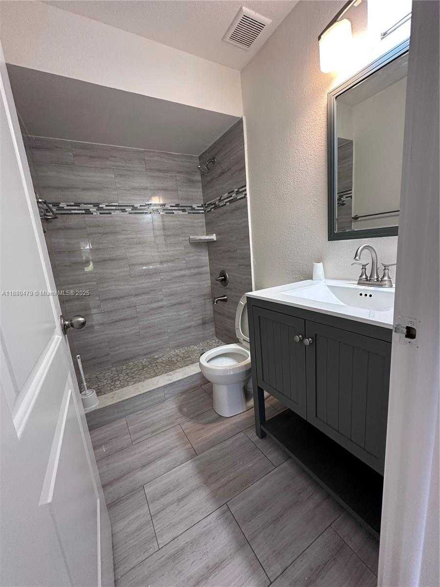 Small Image of 5027 SOUTH WEST 139TH CT #5027, Miami Number 4