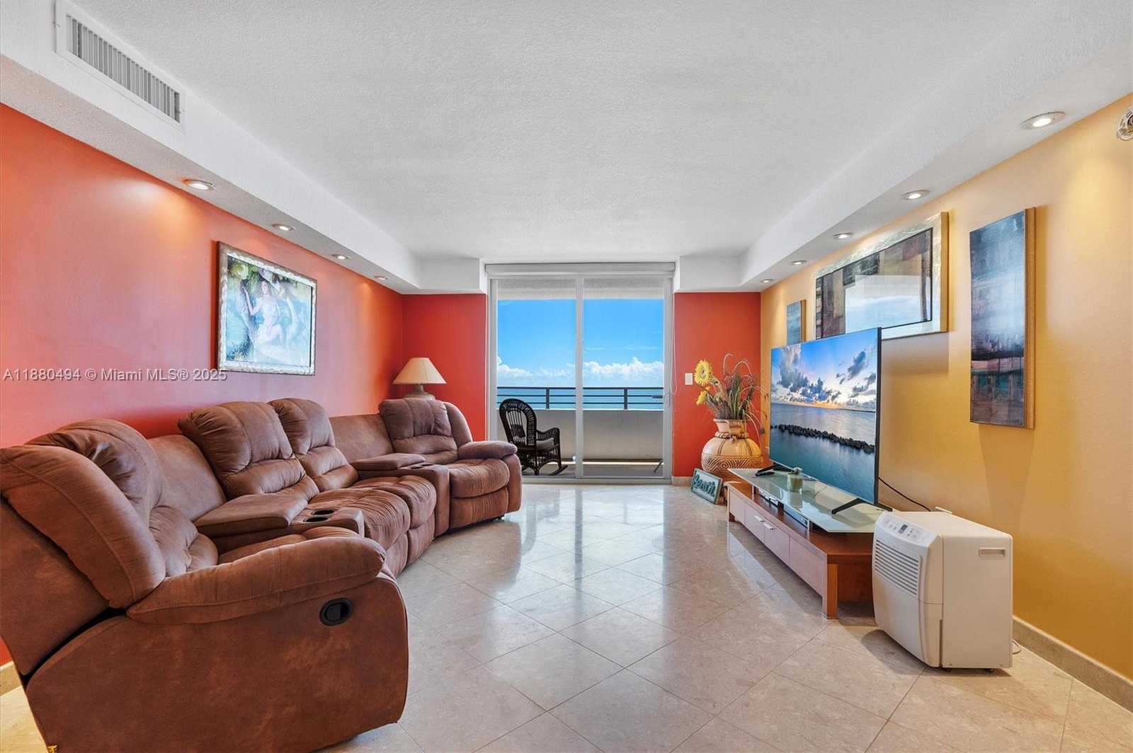 Small Image of 5555 COLLINS AVE #10K, Miami Beach Number 2