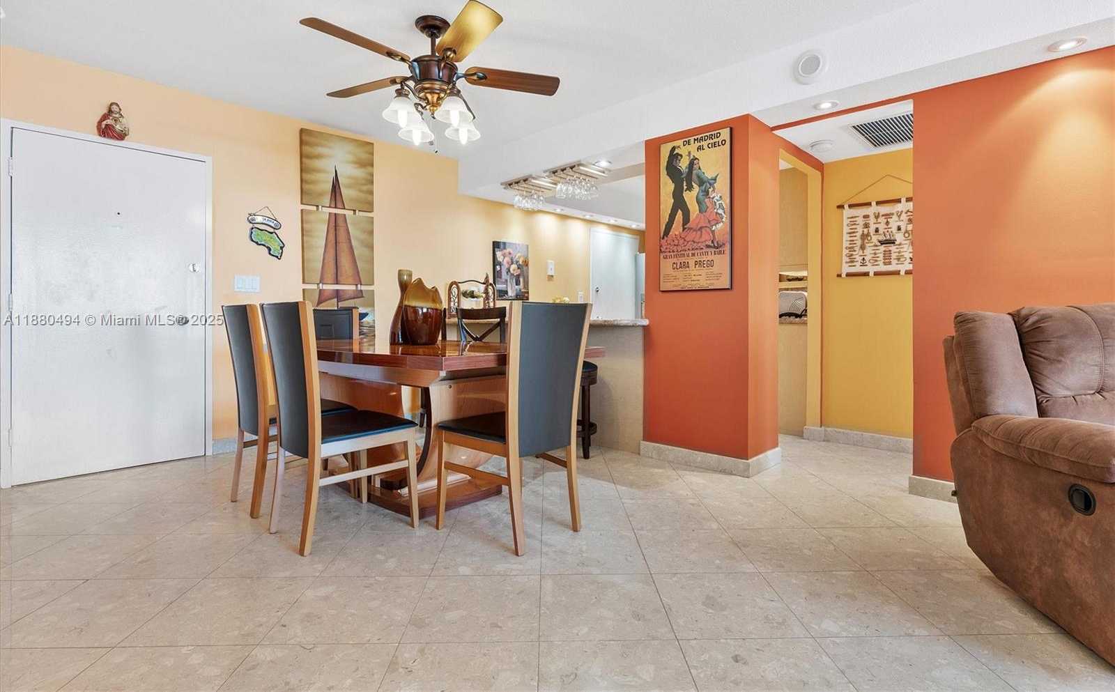 Small Image of 5555 COLLINS AVE #10K, Miami Beach Number 3