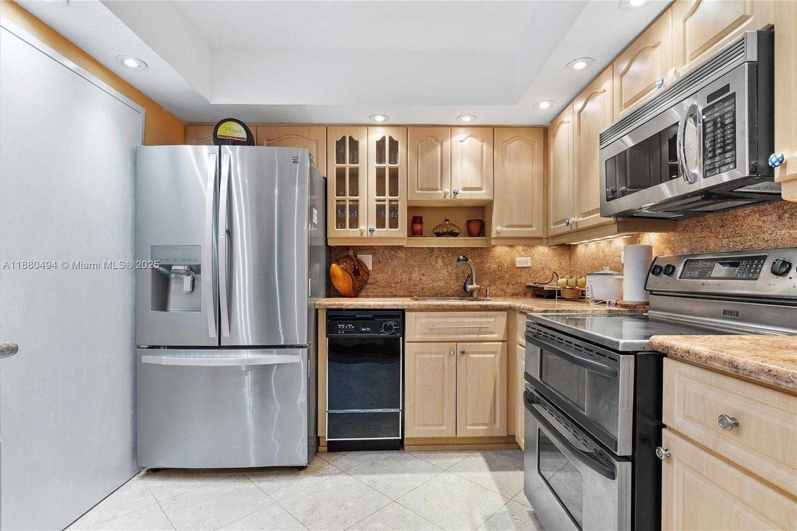 Small Image of 5555 COLLINS AVE #10K, Miami Beach Number 5