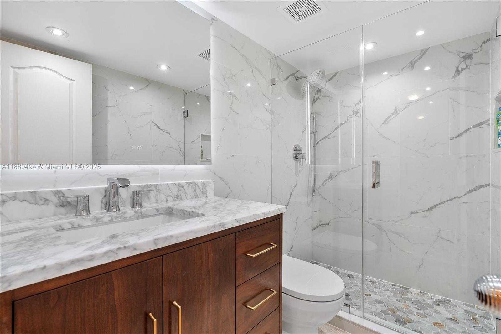 Small Image of 5555 COLLINS AVE #10K, Miami Beach Number 7