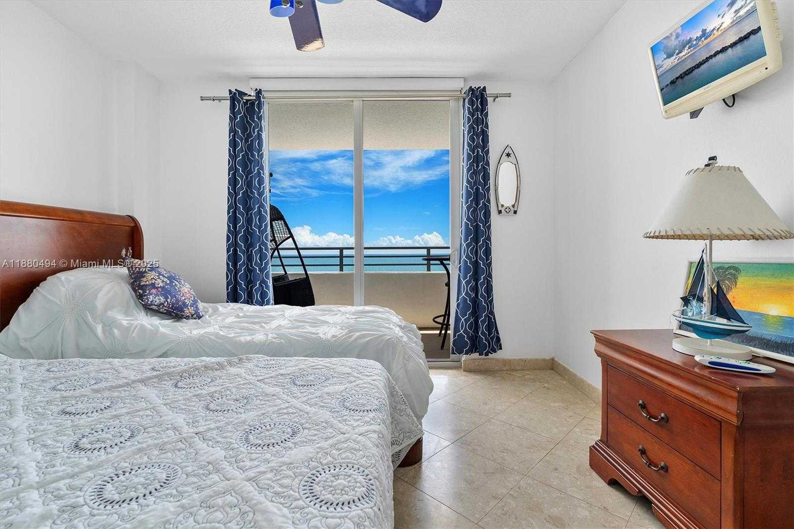 Small Image of 5555 COLLINS AVE #10K, Miami Beach Number 8