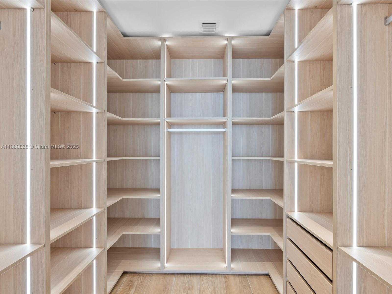 Small Image of 700 NORTH EAST 24TH ST #3207, Miami Number 16