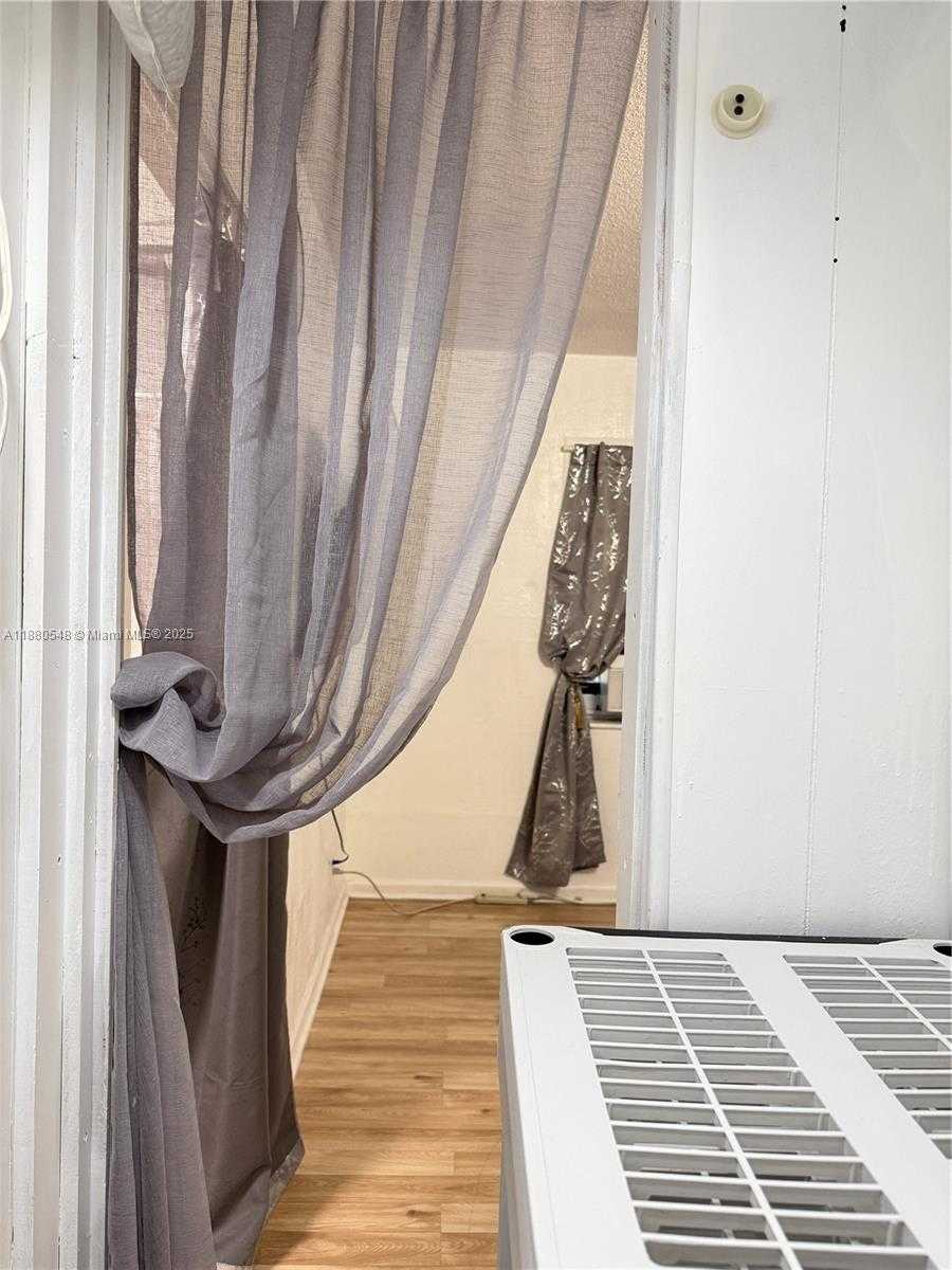 Small Image of 6840 MARTIN RD, Margate Number 16