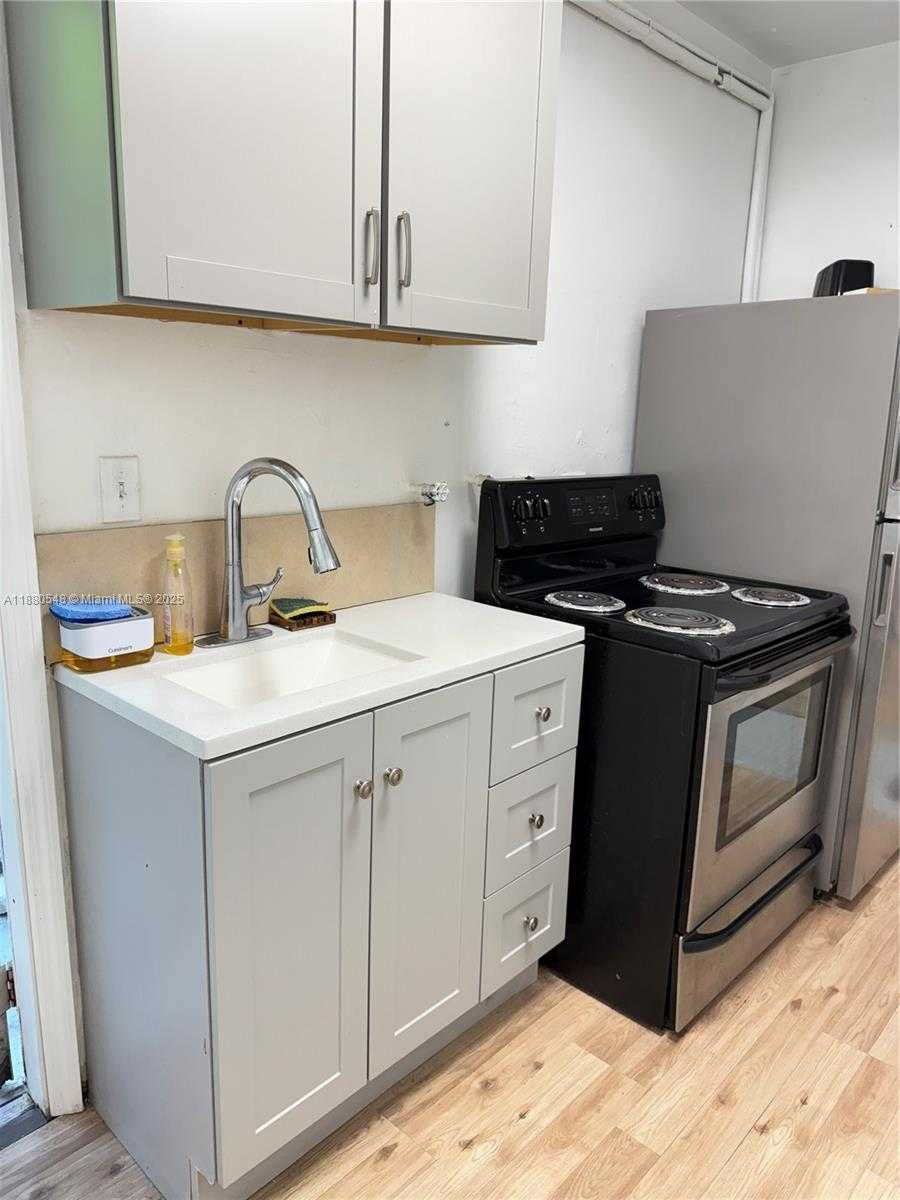 Small Image of 6840 MARTIN RD, Margate Number 2