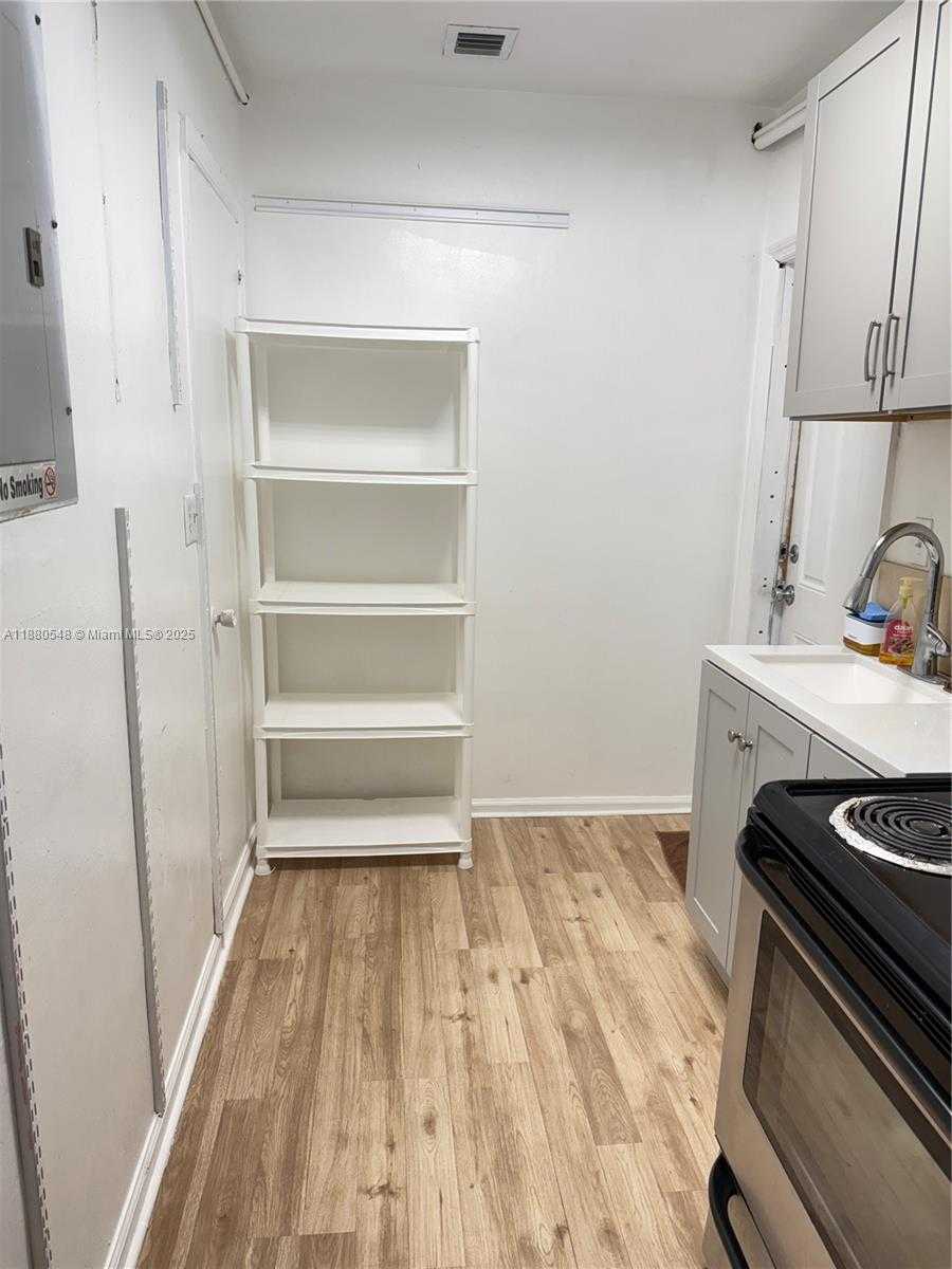Small Image of 6840 MARTIN RD, Margate Number 4