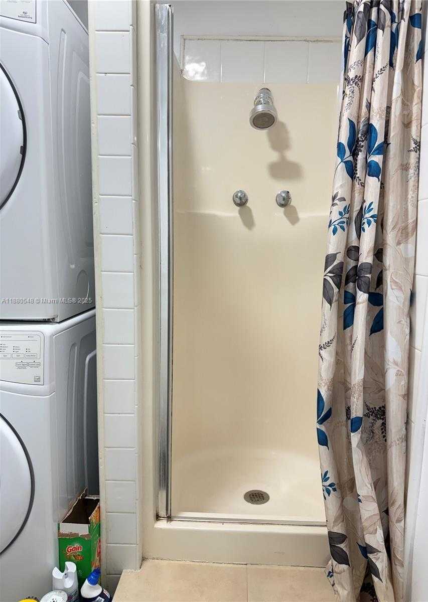 Small Image of 6840 MARTIN RD, Margate Number 6