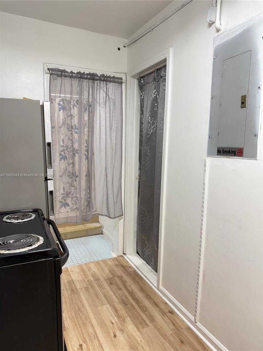 Small Image of 6840 MARTIN RD, Margate Number 9