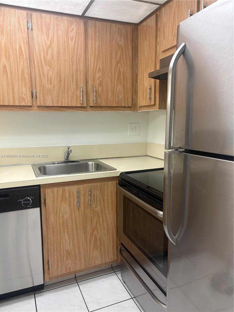 Small Image of 5981 WASHINGTON ST #215, Hollywood Number 10