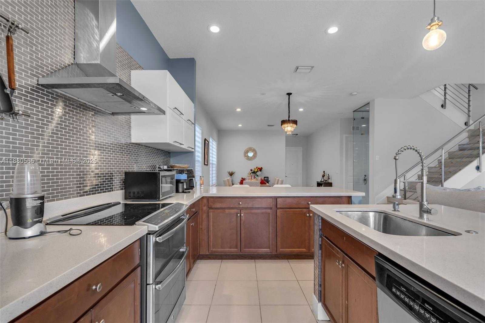 Small Image of 3332 WEST 95TH TER #3332, Hialeah Number 10