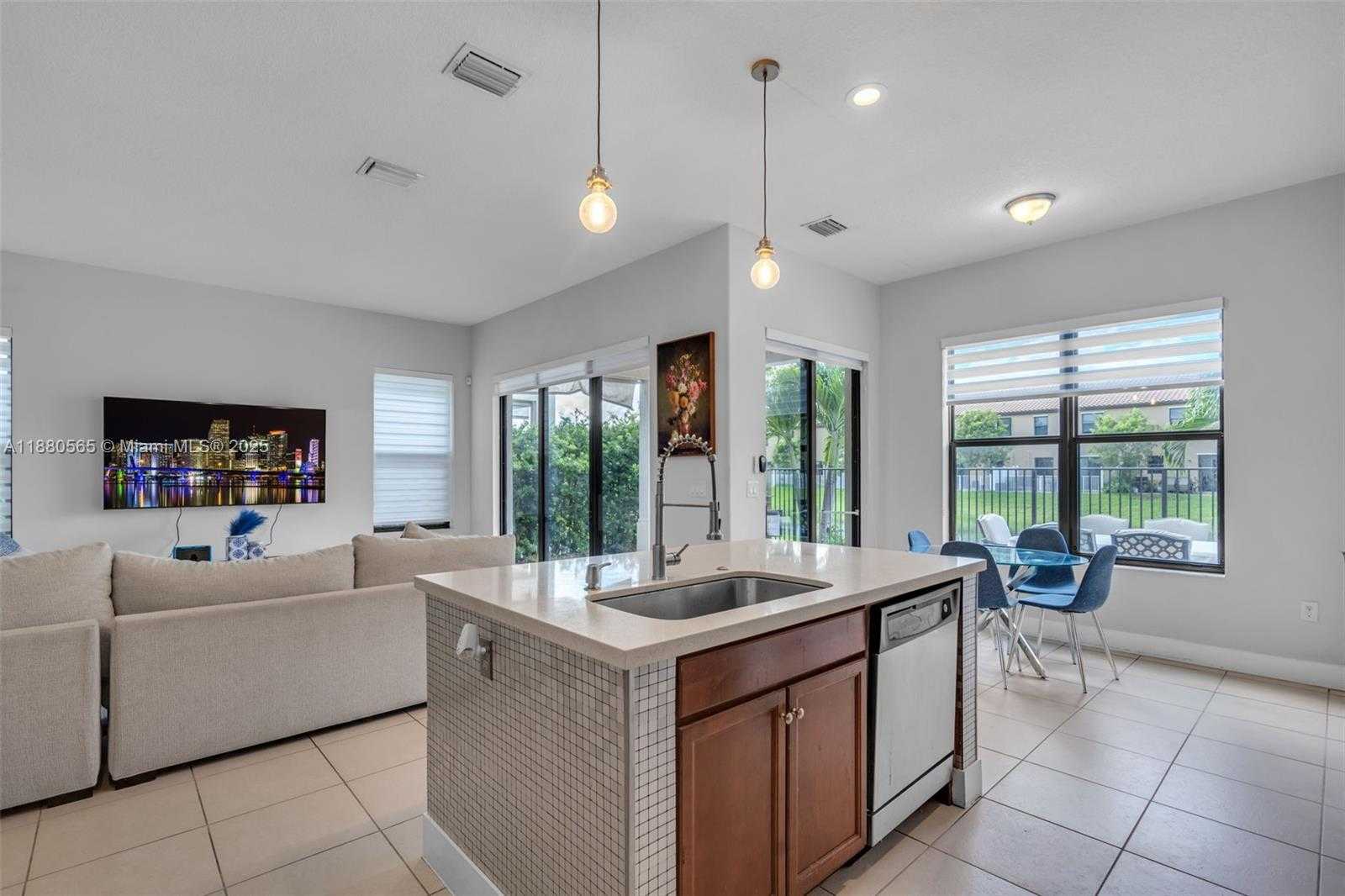 Small Image of 3332 WEST 95TH TER #3332, Hialeah Number 12
