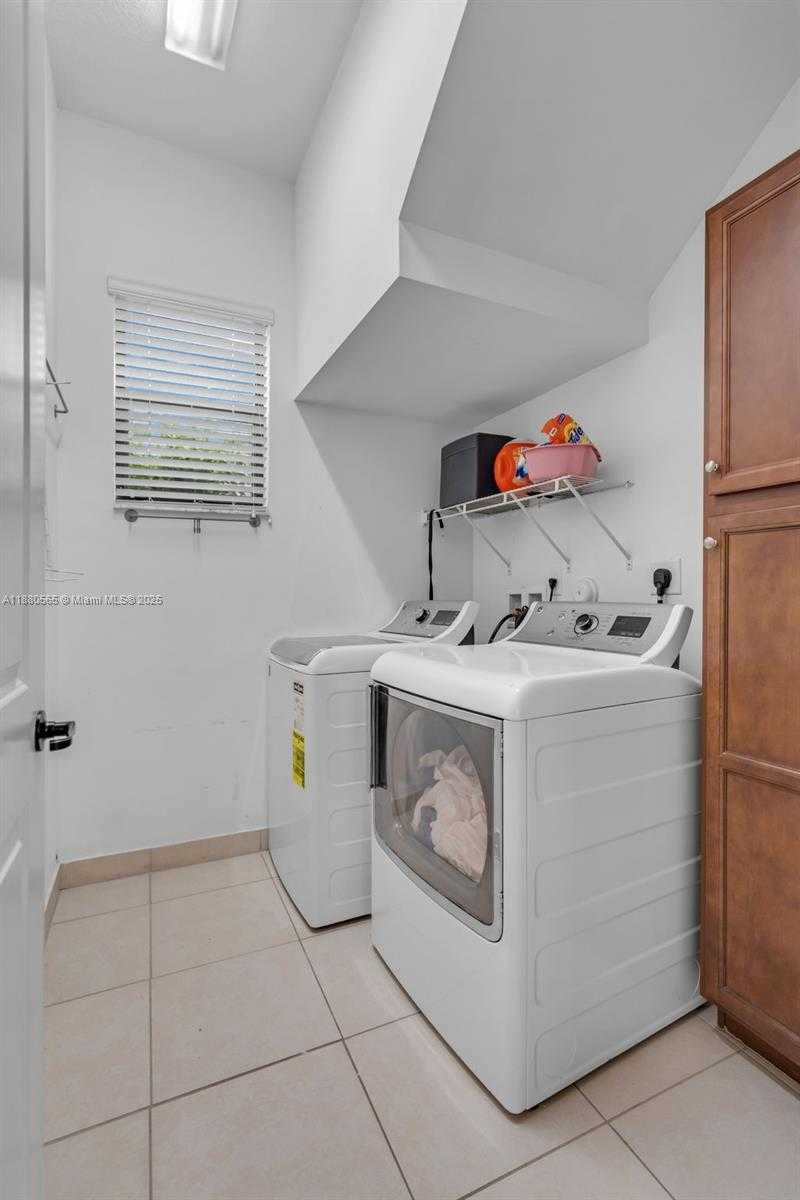 Small Image of 3332 WEST 95TH TER #3332, Hialeah Number 13