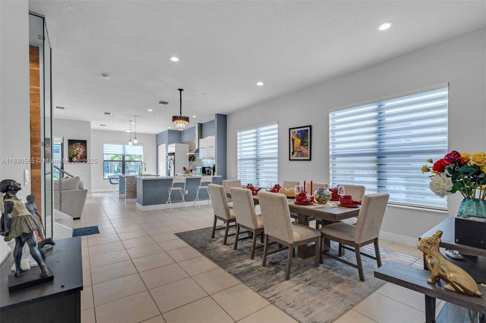 Small Image of 3332 WEST 95TH TER #3332, Hialeah Number 2
