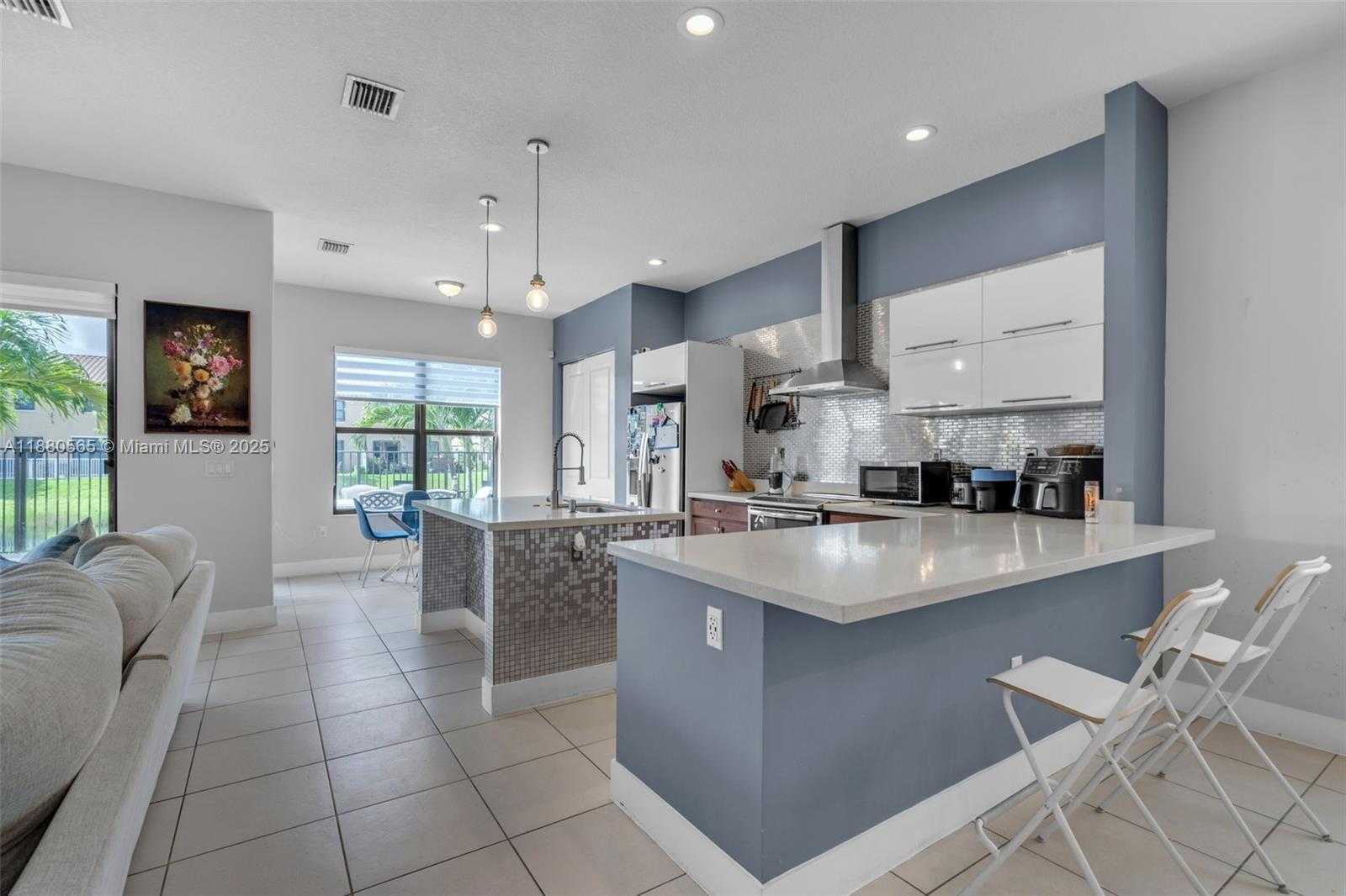 Small Image of 3332 WEST 95TH TER #3332, Hialeah Number 3
