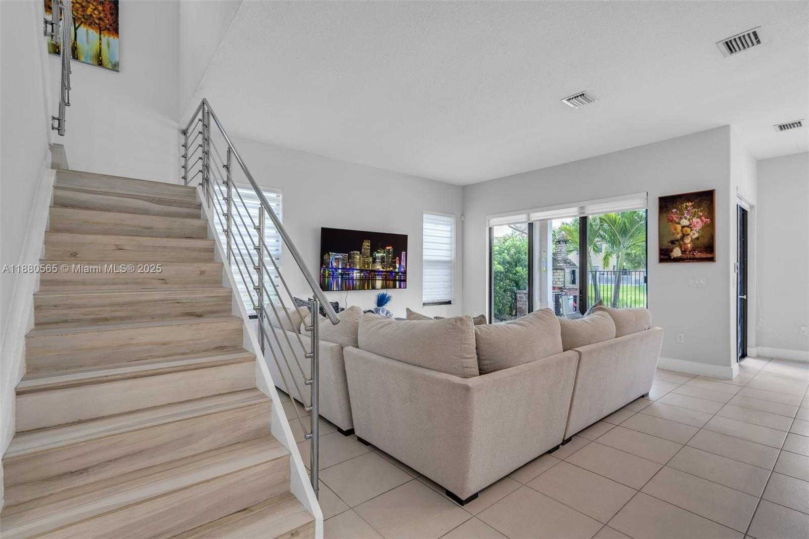 Small Image of 3332 WEST 95TH TER #3332, Hialeah Number 6