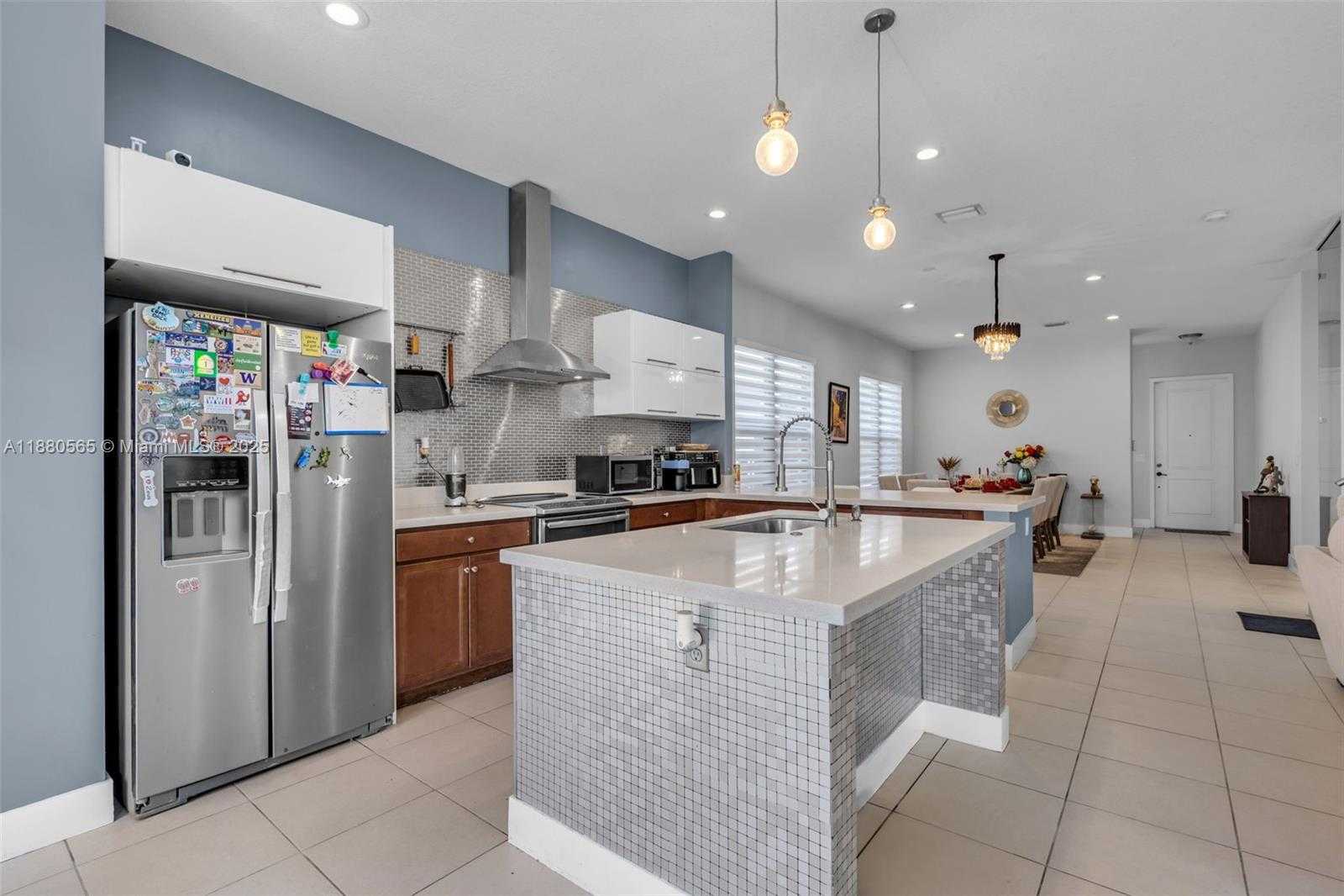 Small Image of 3332 WEST 95TH TER #3332, Hialeah Number 9