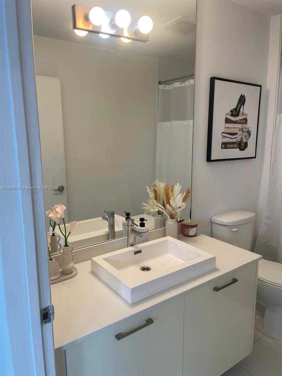 Small Image of 151 SOUTH EAST 1ST ST #2807, Miami Number 7