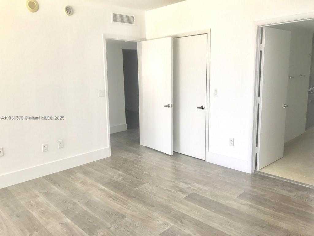 Small Image of 495 BRICKELL AVE #2102, Miami Number 14