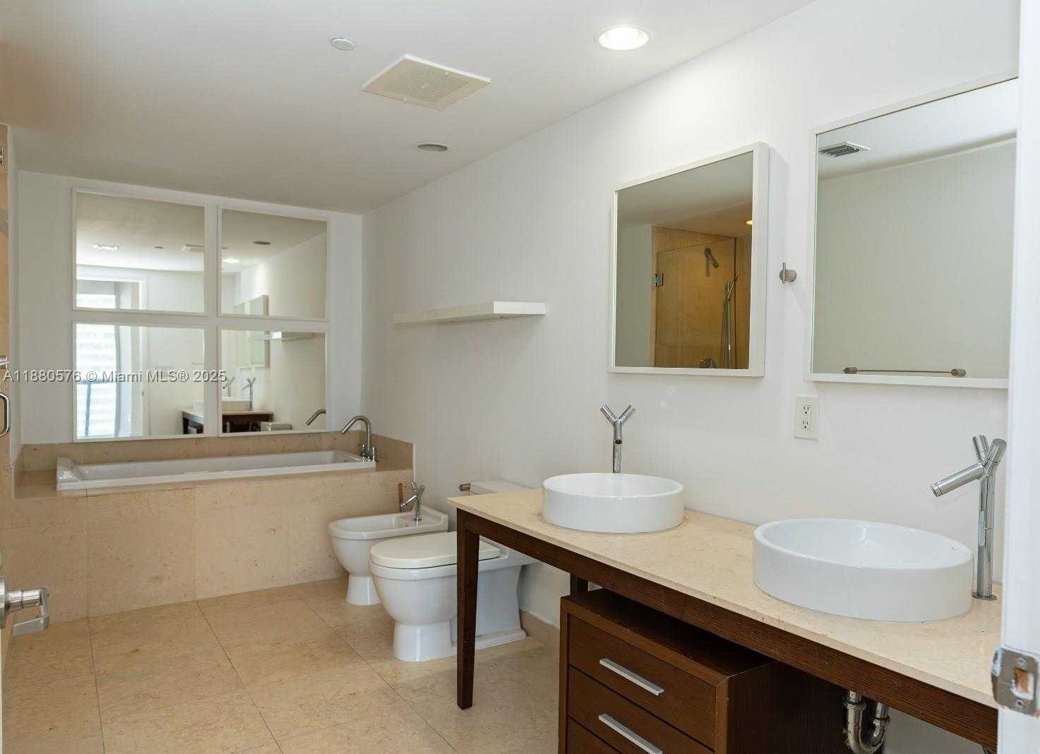 Small Image of 495 BRICKELL AVE #2102, Miami Number 18