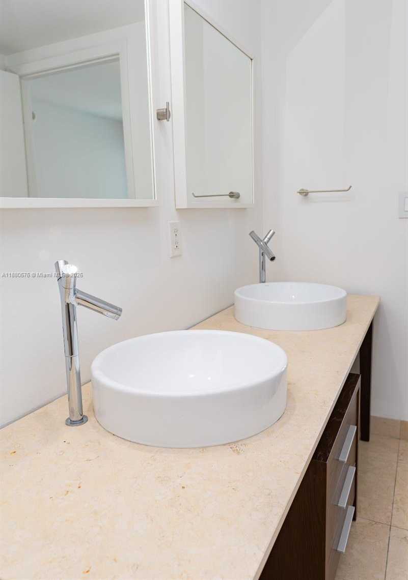 Small Image of 495 BRICKELL AVE #2102, Miami Number 31