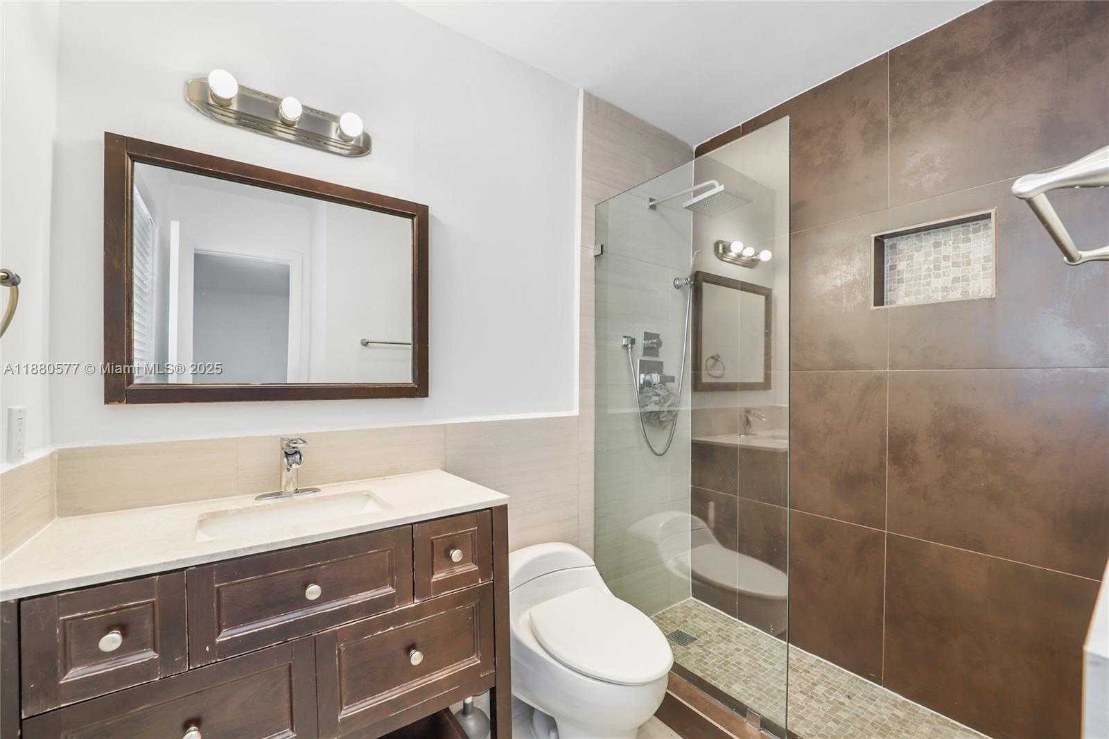 Small Image of 235 ANTILLA AVE #7, Coral Gables Number 12